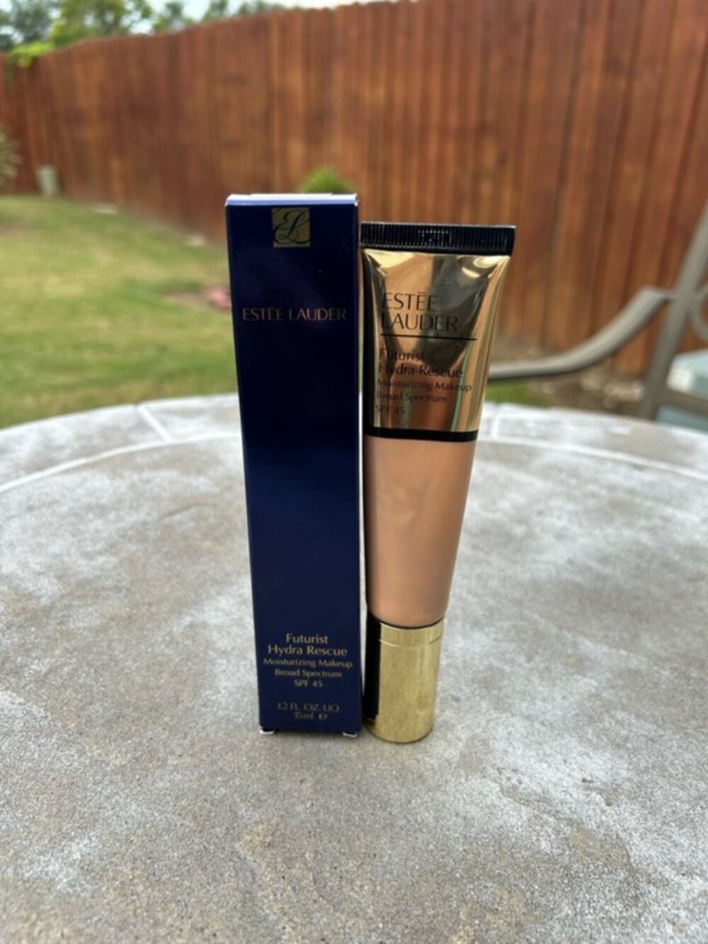 Estee Lauder Futurist Hydra Rescue Moisturizing Makeup - Beige